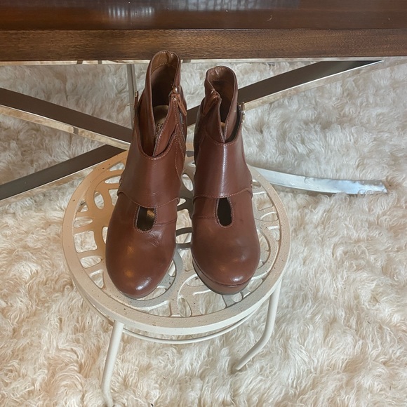 Ankle Boots - Picture 1 of 5
